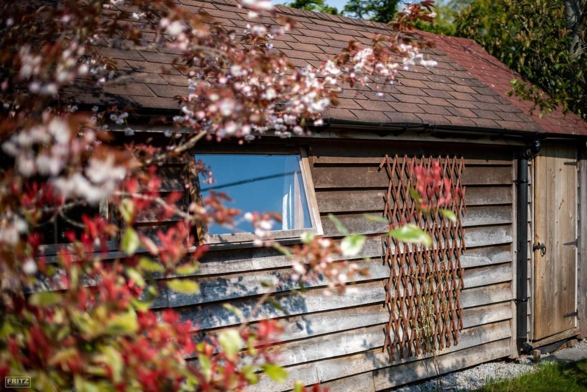 Вилла The Tool Shed Nestled In Idyllic Countryside Linchmere Экстерьер фото