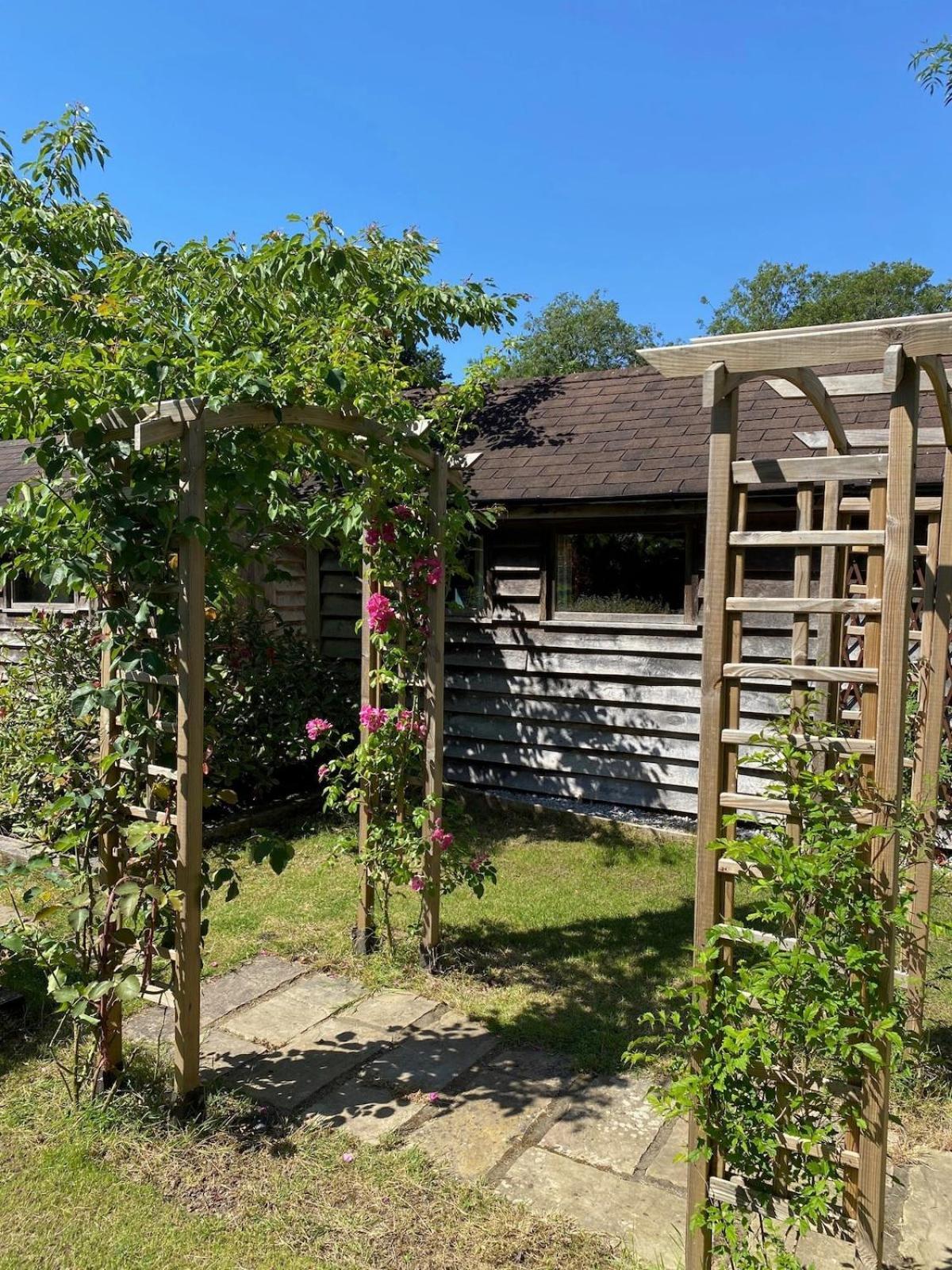 Вилла The Tool Shed Nestled In Idyllic Countryside Linchmere Экстерьер фото